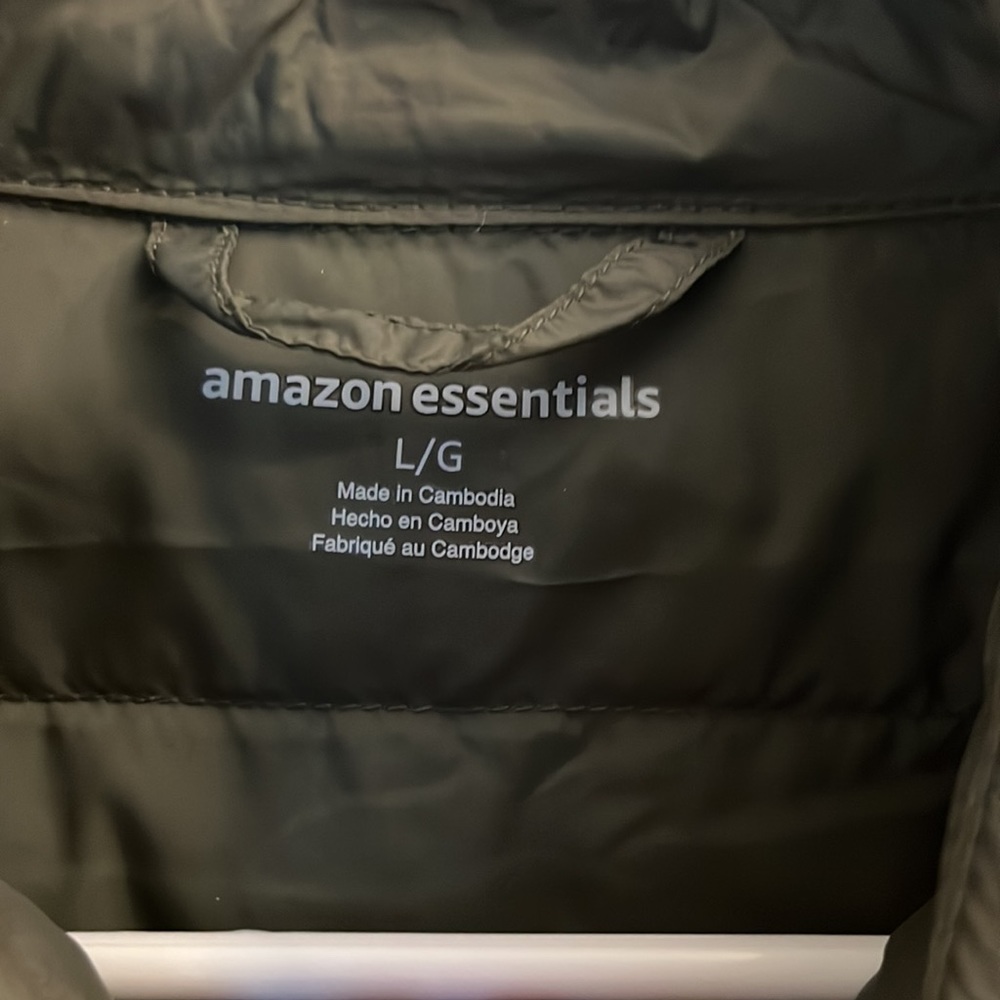 Amazon Essentials Light Weight Puffer - Picture 5 of 5